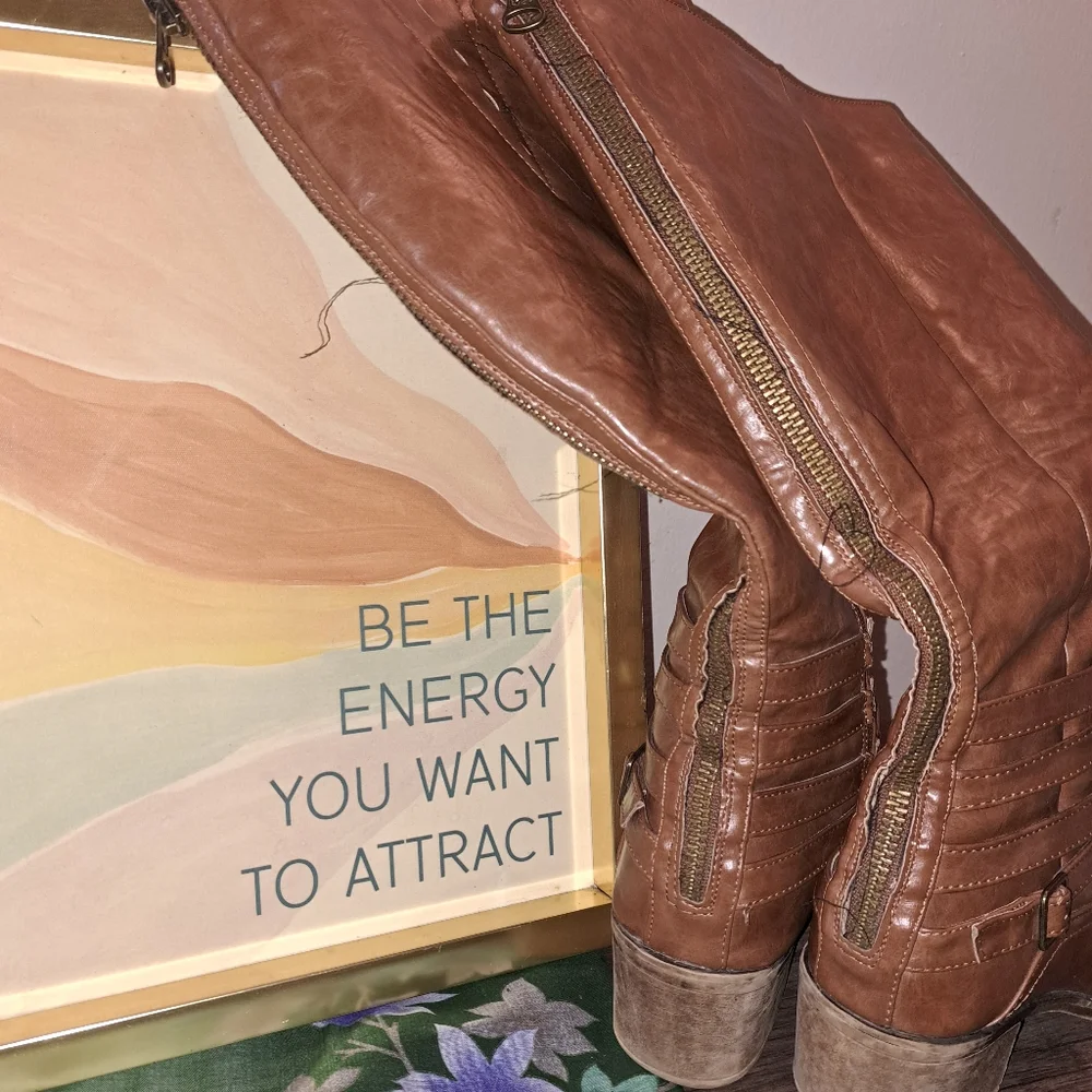 Knee boots - Picture 2 of 2